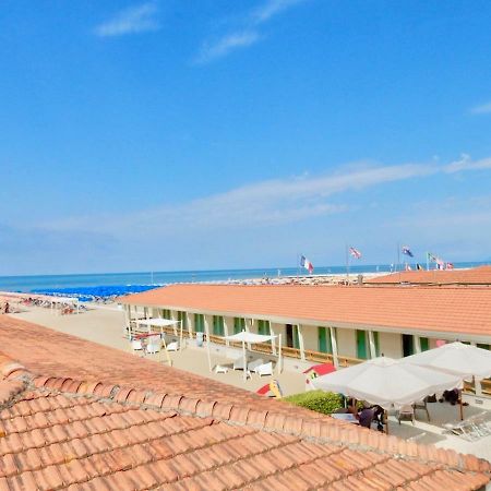 Attico Al Mare Apartment Viareggio Bagian luar foto