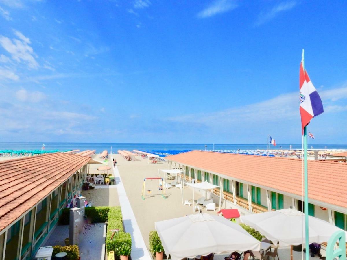 Attico Al Mare Apartment Viareggio Bagian luar foto