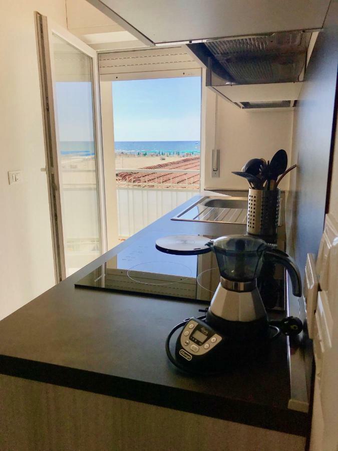 Attico Al Mare Apartment Viareggio Bagian luar foto