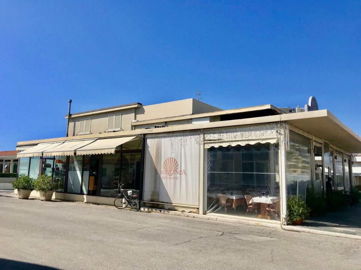 Attico Al Mare Apartment Viareggio Bagian luar foto