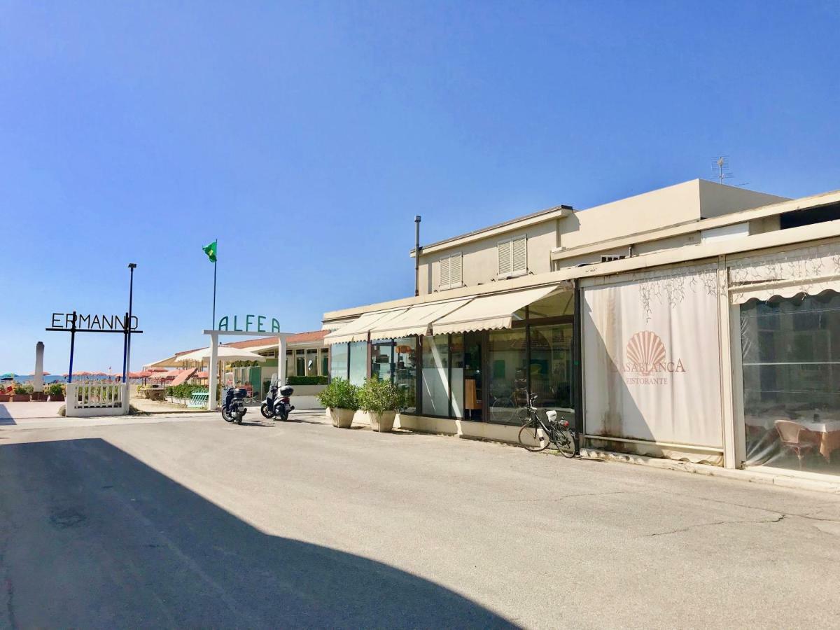 Attico Al Mare Apartment Viareggio Bagian luar foto