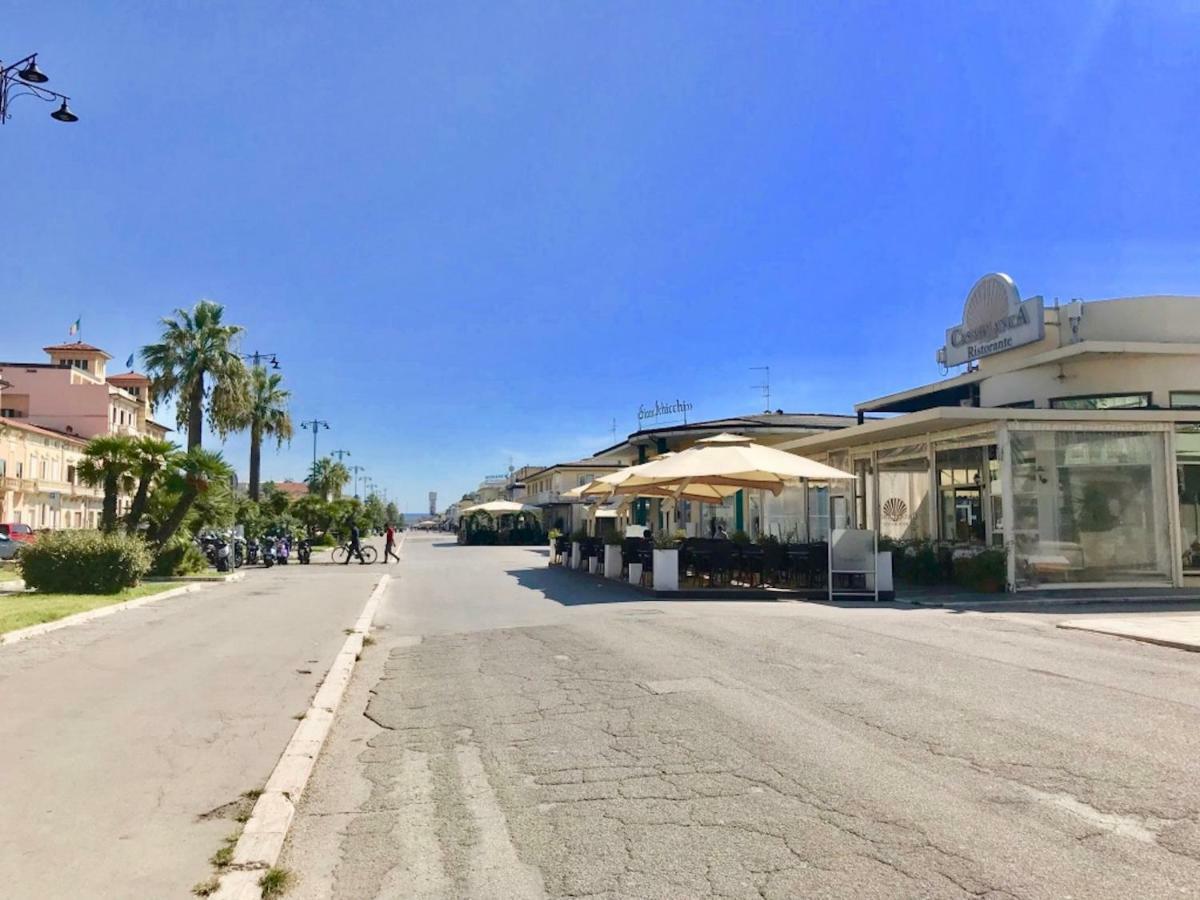 Attico Al Mare Apartment Viareggio Bagian luar foto